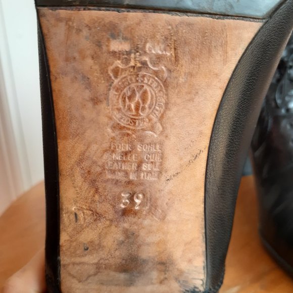 Black ankle boots in Italian leather - Picture 7 of 9